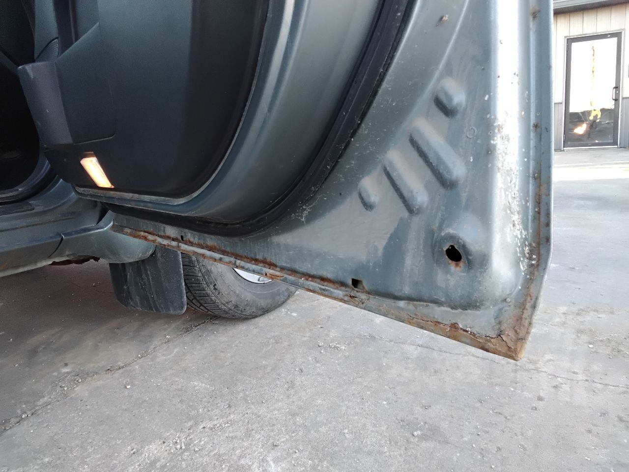 https://f005.backblazeb2.com/file/img-partshotlines-com/Inventory/MA472/Vehicle/28373_15.jpg