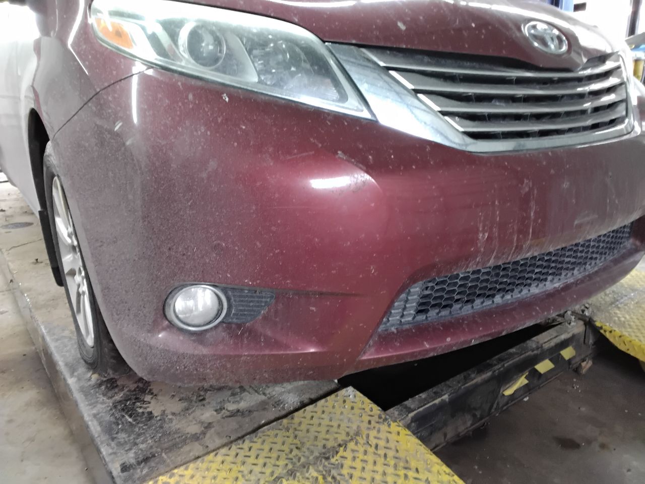https://f005.backblazeb2.com/file/img-partshotlines-com/Inventory/MA472/Vehicle/28593_07.jpg