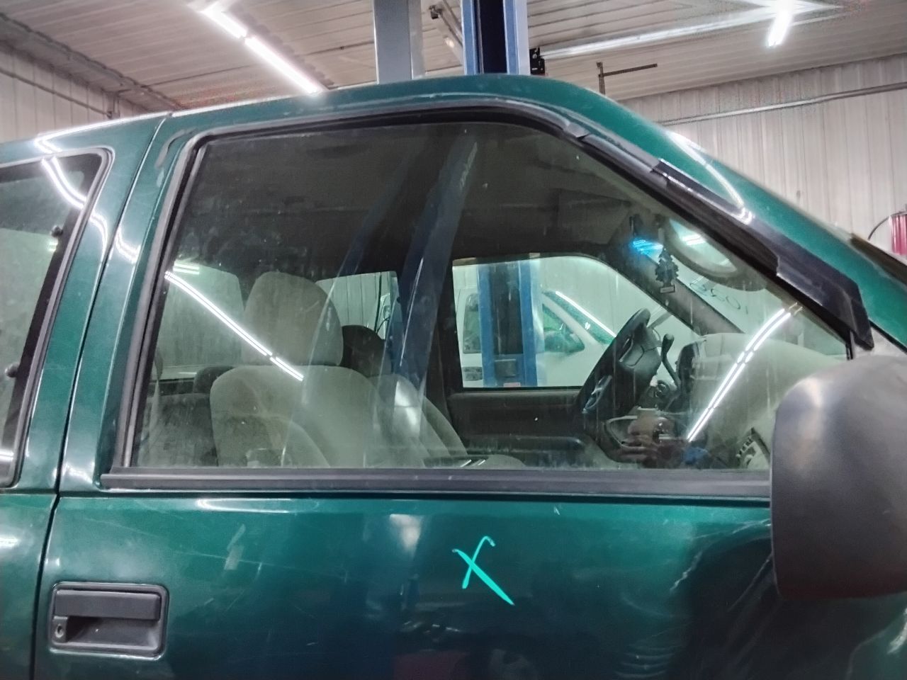 https://f005.backblazeb2.com/file/img-partshotlines-com/Inventory/MA472/Vehicle/28691_11.jpg