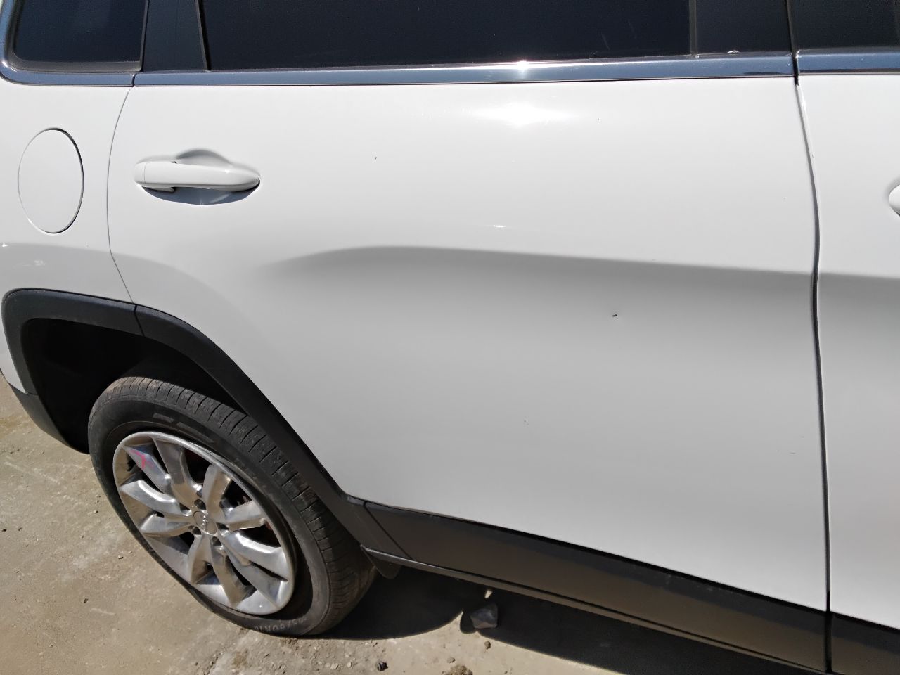 https://f005.backblazeb2.com/file/img-partshotlines-com/Inventory/MA472/Vehicle/29741_12.jpg