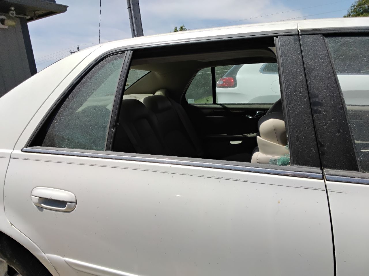 https://f005.backblazeb2.com/file/img-partshotlines-com/Inventory/MA472/Vehicle/29760_10.jpg