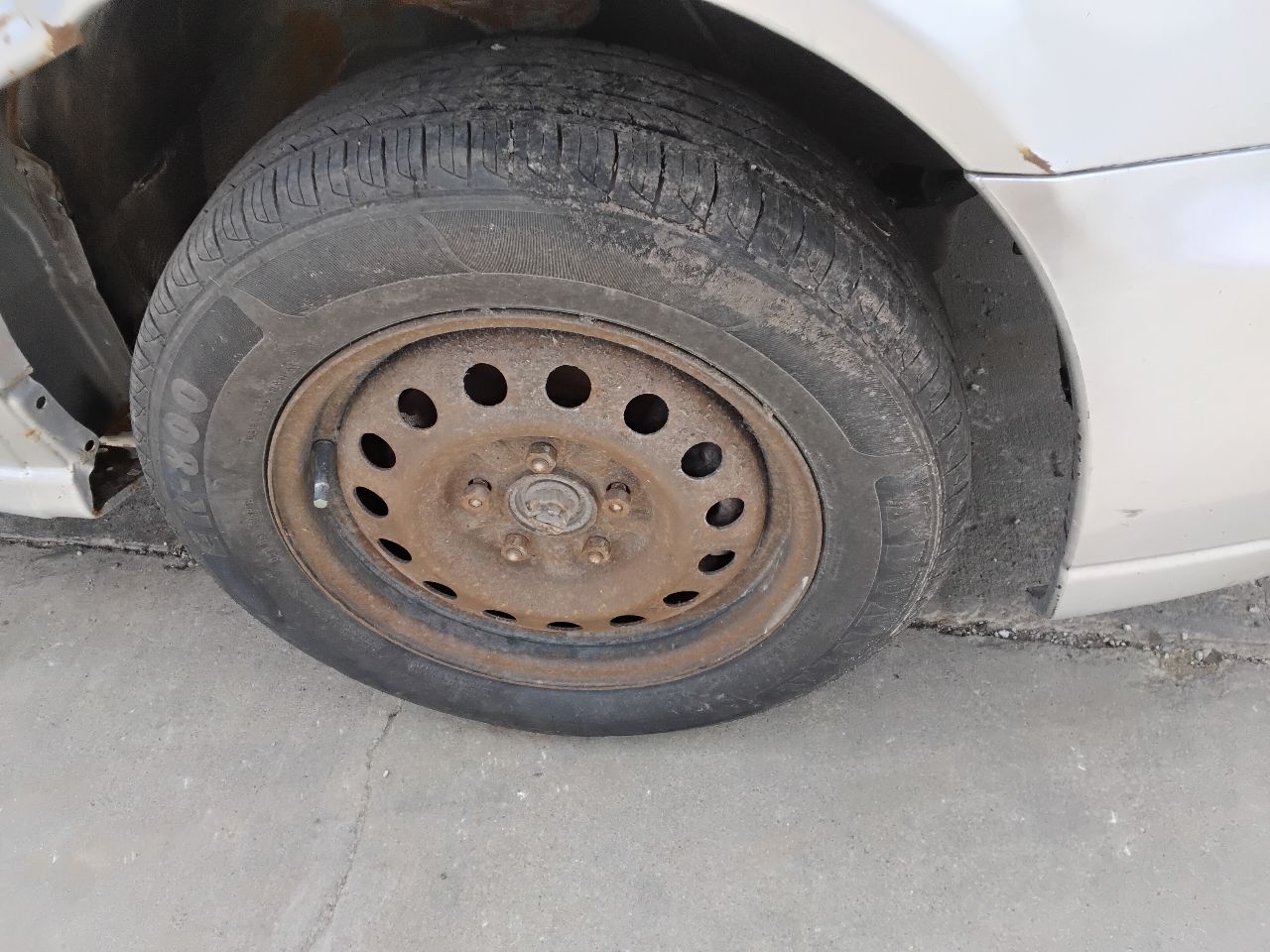 https://f005.backblazeb2.com/file/img-partshotlines-com/Inventory/MA472/Vehicle/29861_05.jpg