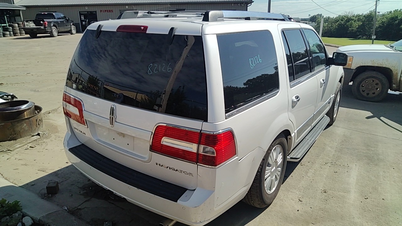 https://f005.backblazeb2.com/file/img-partshotlines-com/Inventory/MA472/Vehicle/30200_03.jpg