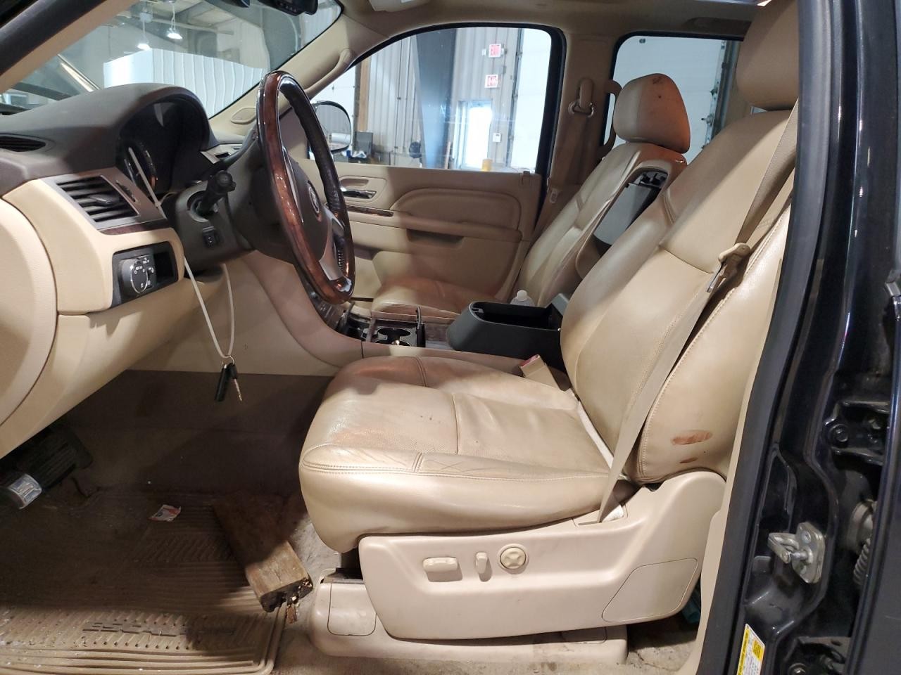 https://f005.backblazeb2.com/file/img-partshotlines-com/Inventory/MA528/Vehicle/66682_04.jpg