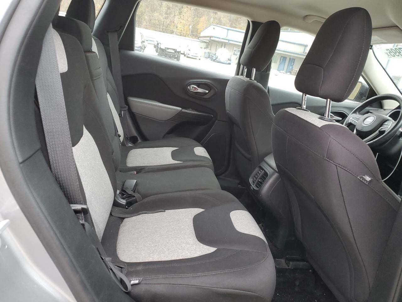 https://f005.backblazeb2.com/file/img-partshotlines-com/Inventory/MA528/Vehicle/68056_06.jpg