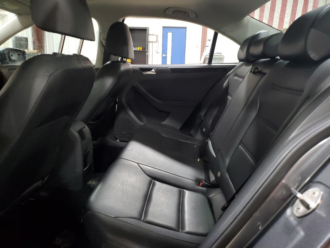 https://f005.backblazeb2.com/file/img-partshotlines-com/Inventory/MA528/Vehicle/68121_08.jpg