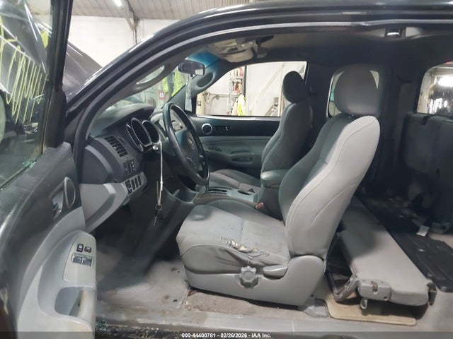 Vehicle/70242_05.jpg