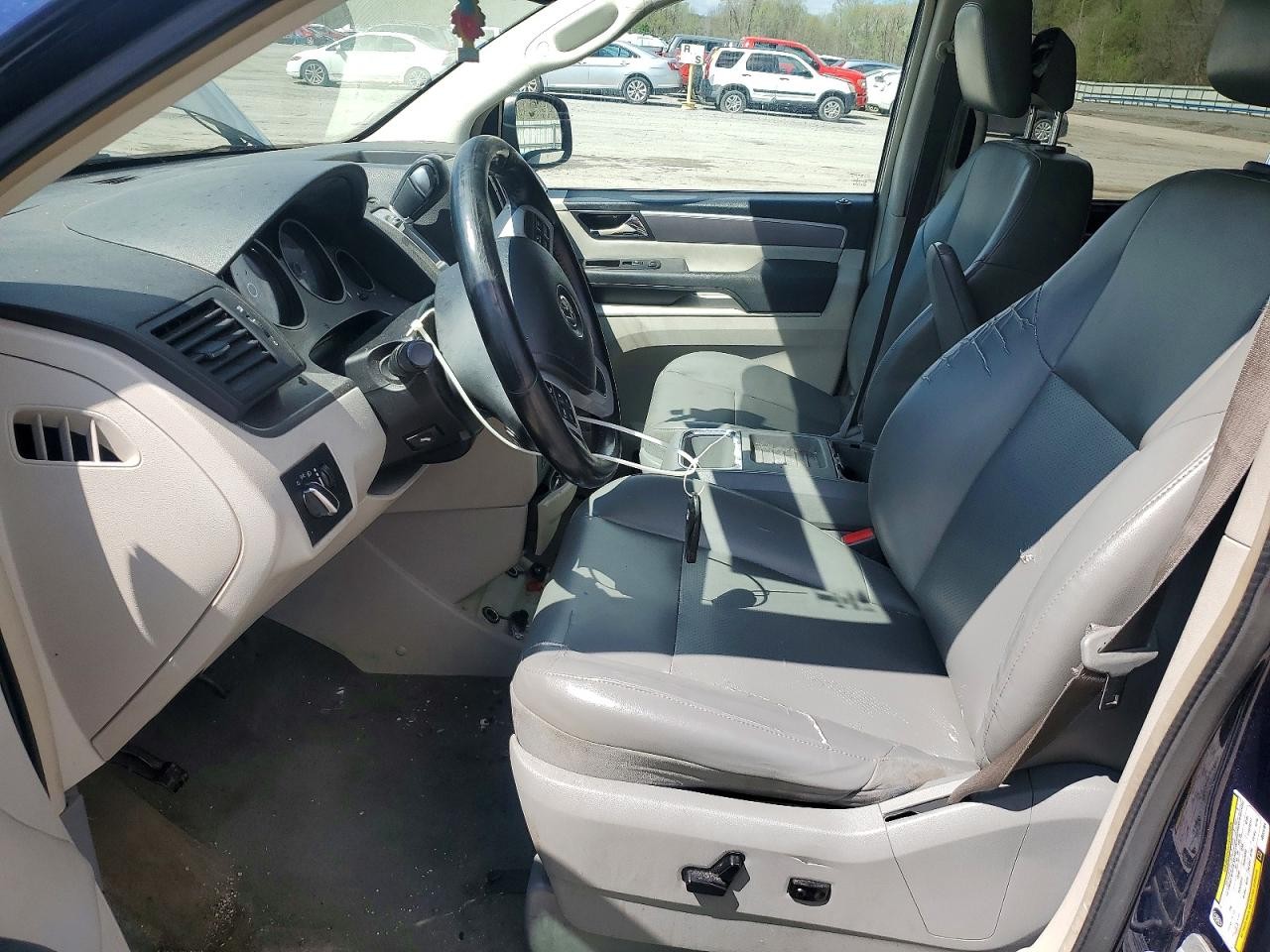 https://f005.backblazeb2.com/file/img-partshotlines-com/Inventory/MA528/Vehicle/71369_07.jpg