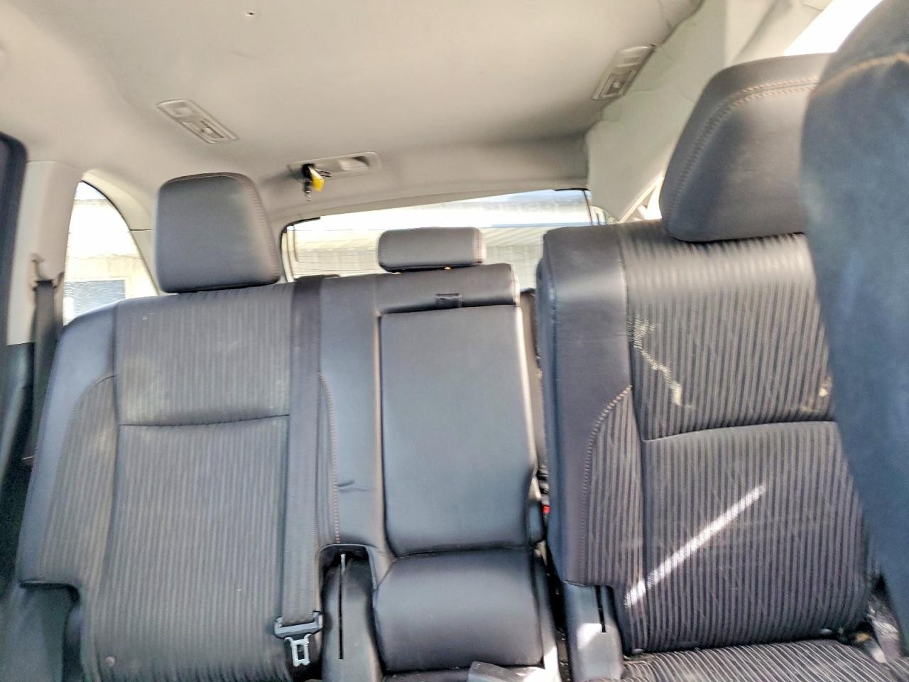 https://f005.backblazeb2.com/file/img-partshotlines-com/Inventory/MA528/Vehicle/71521_09.jpg