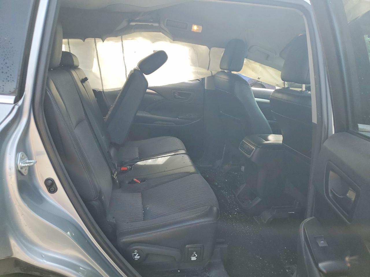 https://f005.backblazeb2.com/file/img-partshotlines-com/Inventory/MA528/Vehicle/71521_10.jpg