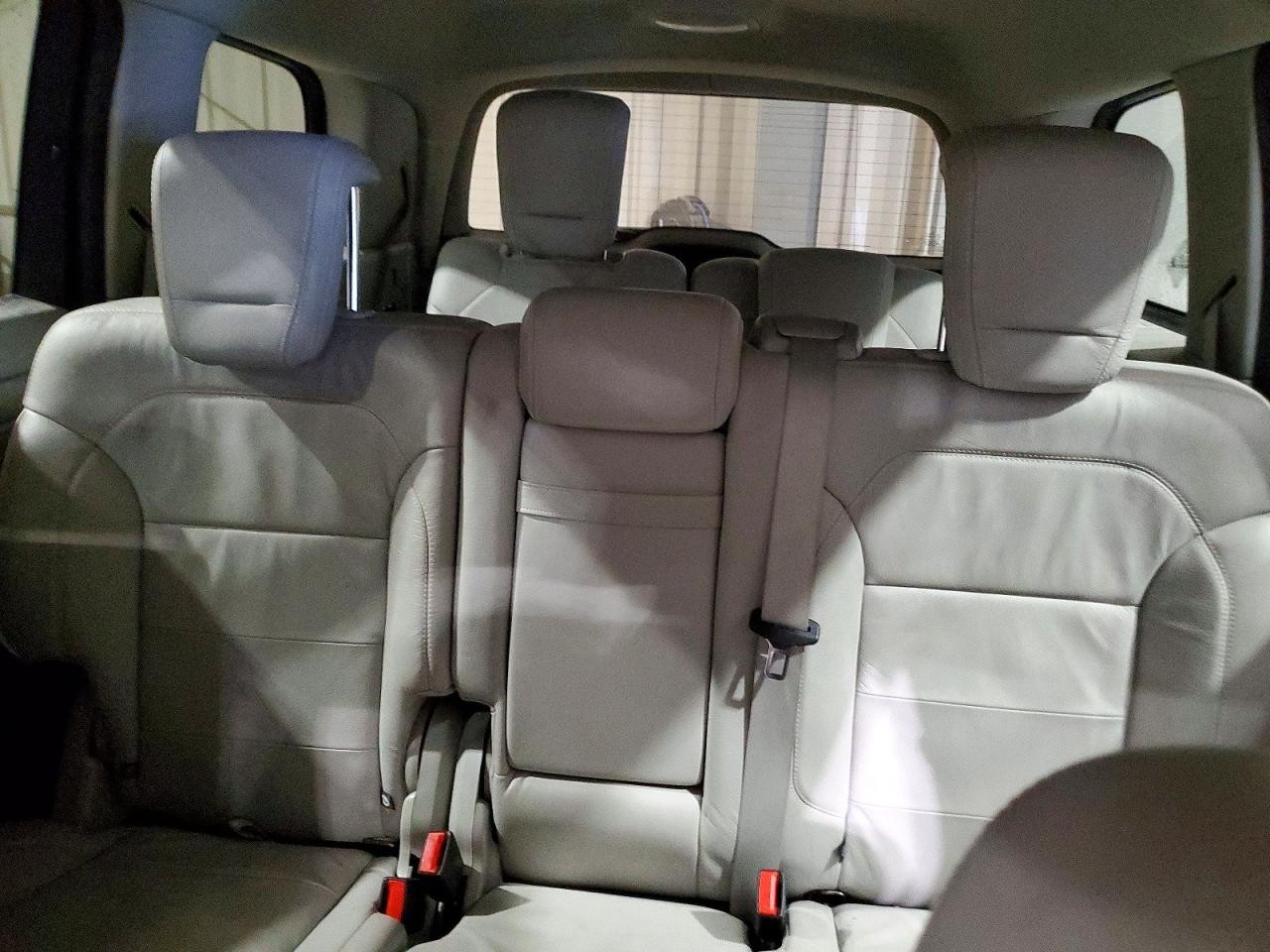 https://f005.backblazeb2.com/file/img-partshotlines-com/Inventory/MA528/Vehicle/71610_09.jpg