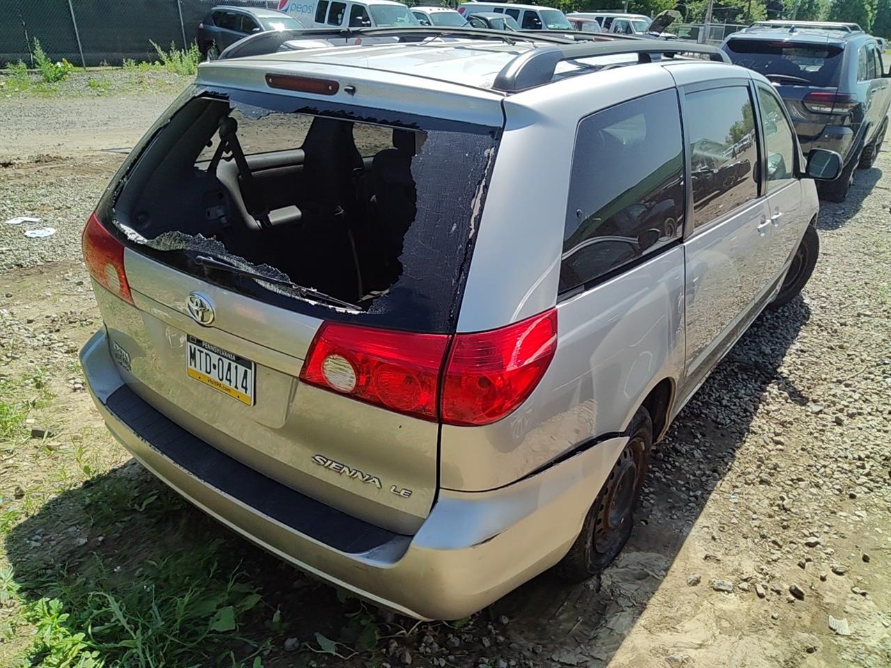 https://f005.backblazeb2.com/file/img-partshotlines-com/Inventory/MA528/Vehicle/71906_03.jpg