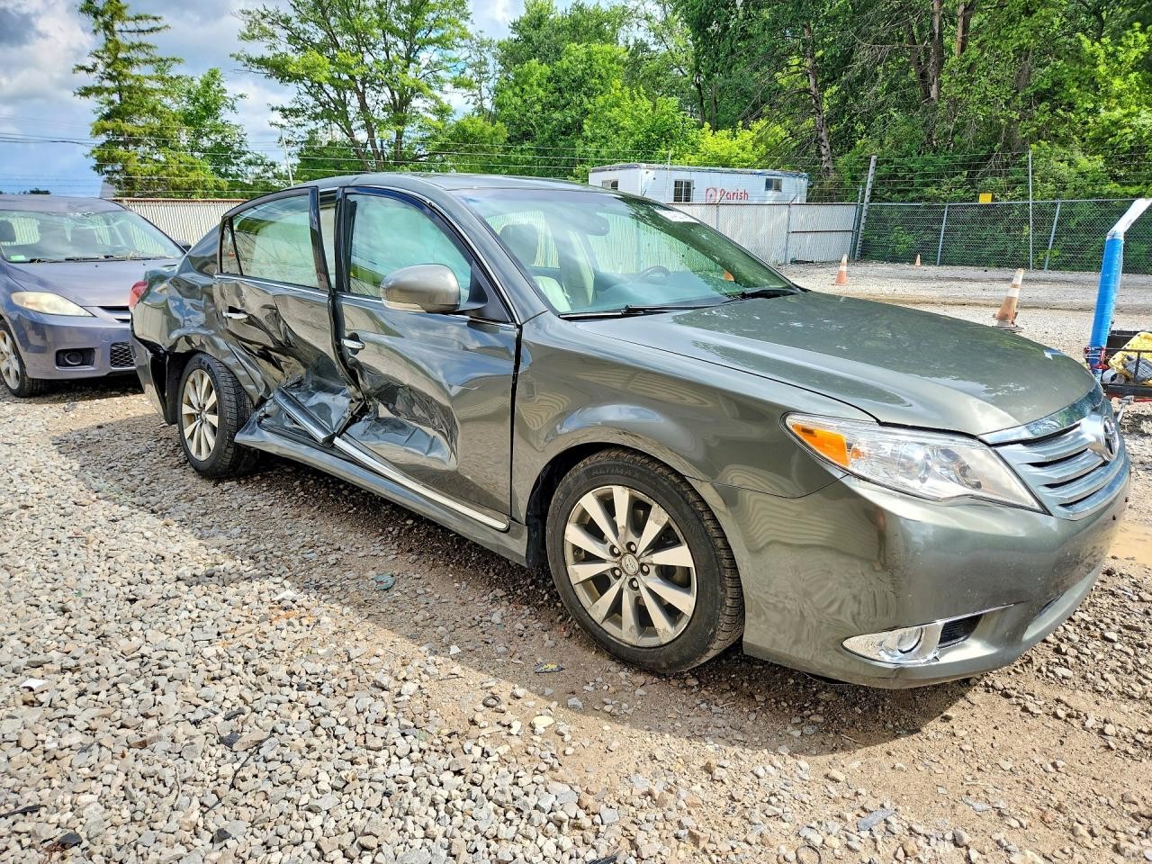 https://f005.backblazeb2.com/file/img-partshotlines-com/Inventory/MA528/Vehicle/72923_04.jpg