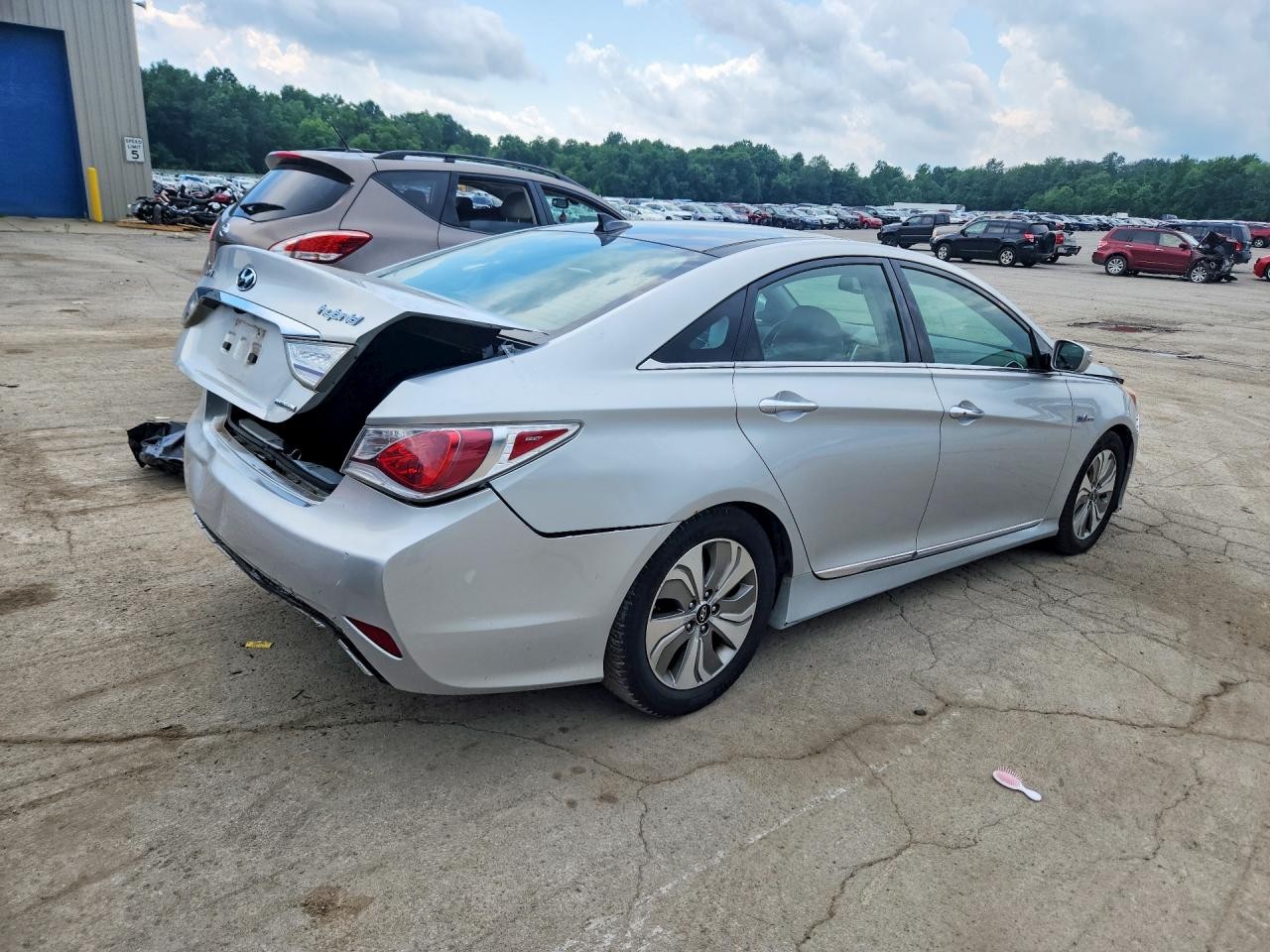 https://f005.backblazeb2.com/file/img-partshotlines-com/Inventory/MA528/Vehicle/73467_03.jpg