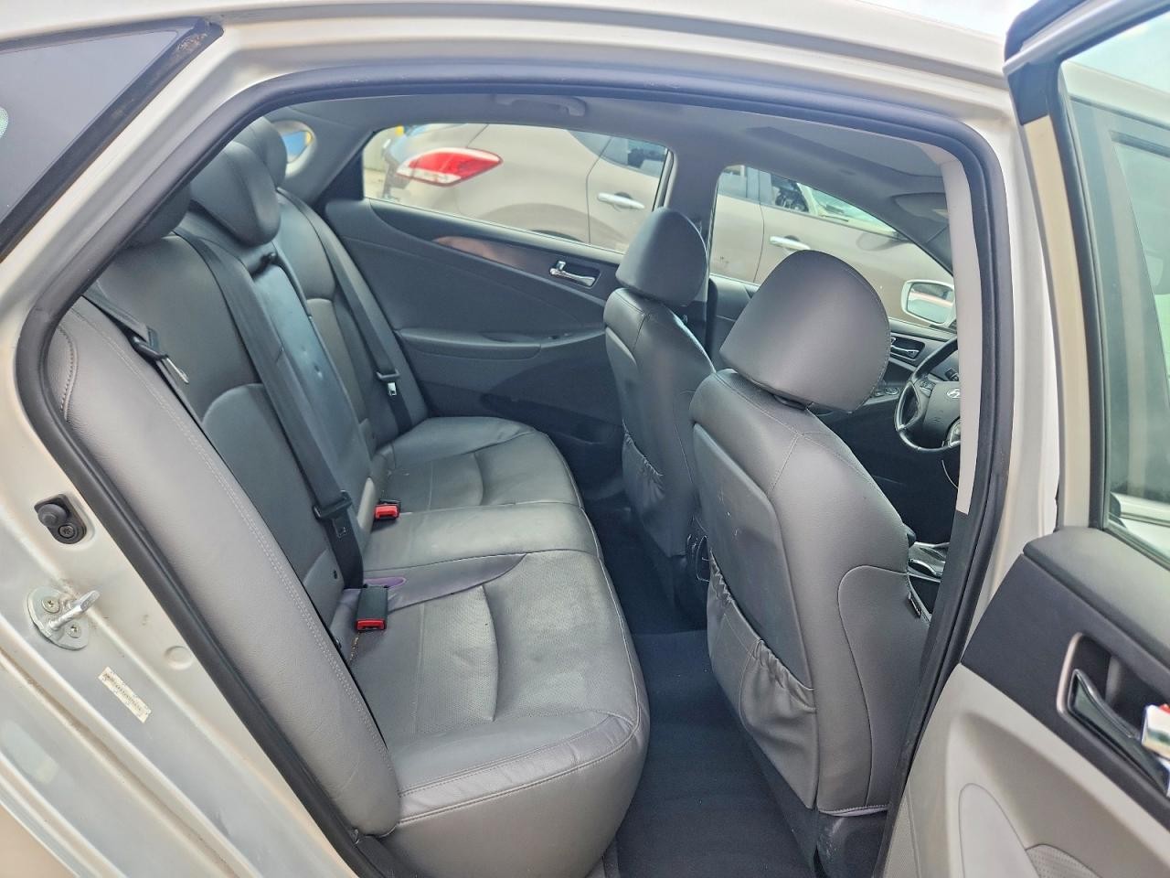 https://f005.backblazeb2.com/file/img-partshotlines-com/Inventory/MA528/Vehicle/73467_09.jpg