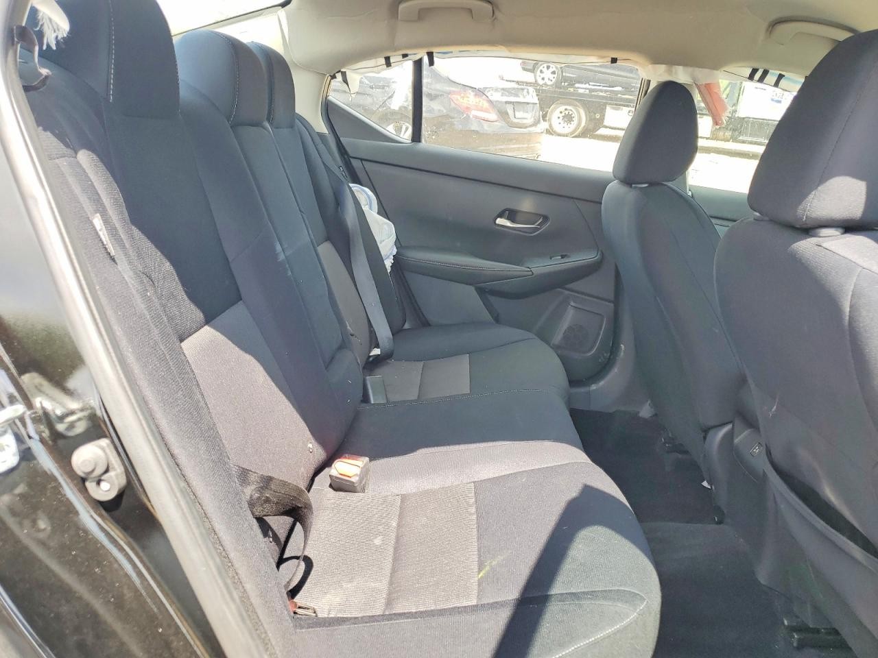 https://f005.backblazeb2.com/file/img-partshotlines-com/Inventory/MA528/Vehicle/73555_09.jpg