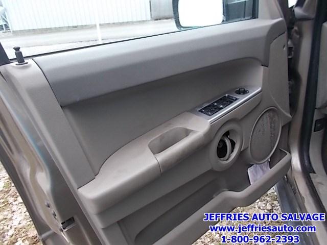 b/a/c/b/g/9c76f1d3-1bb4-4ce2-bf08-d20920b0dc25.jpg