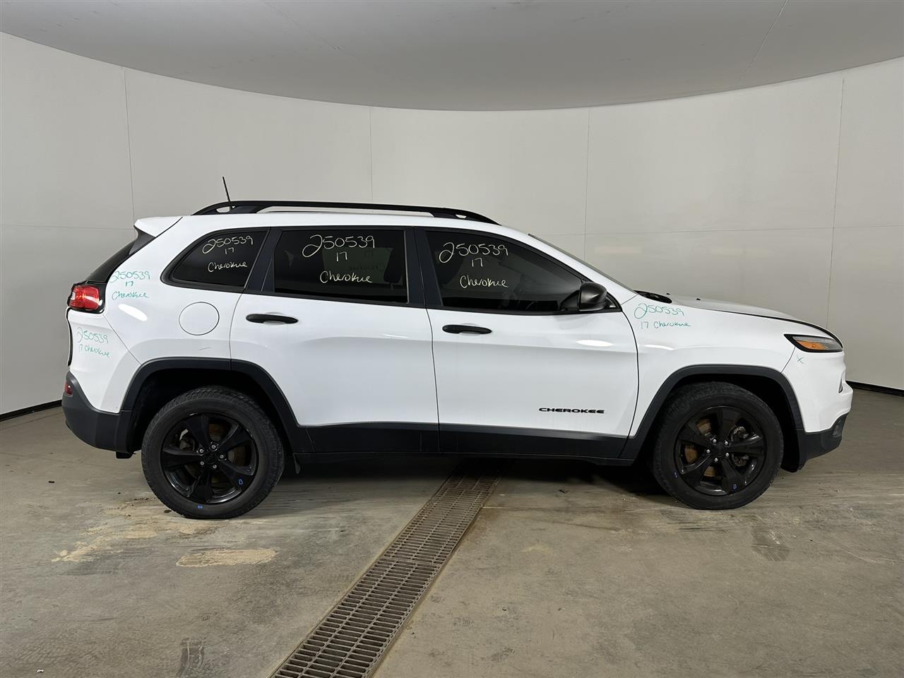 Vehicle/100988_05.jpg