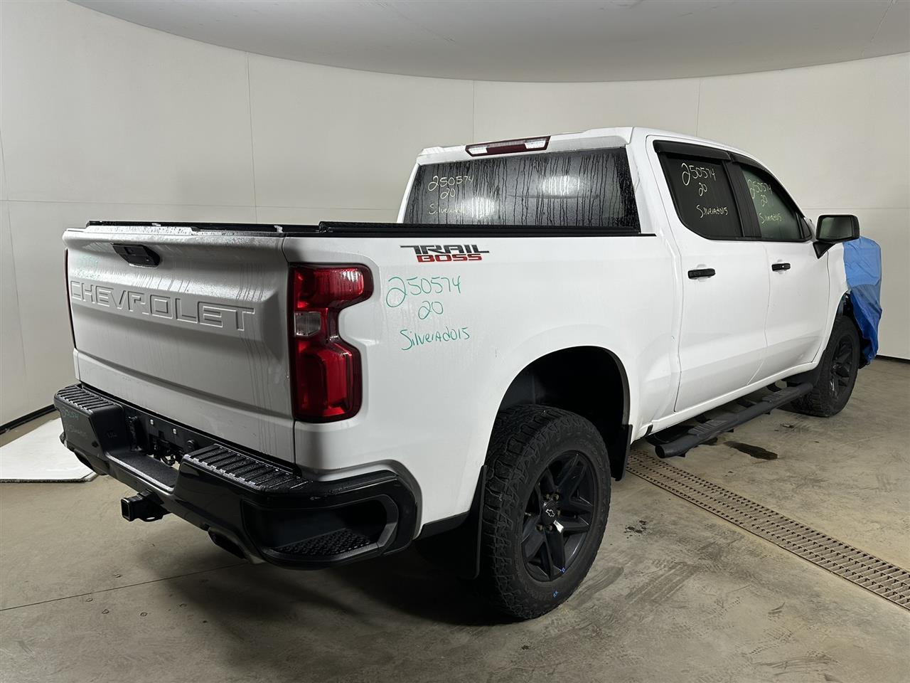 Vehicle/101494_04.jpg