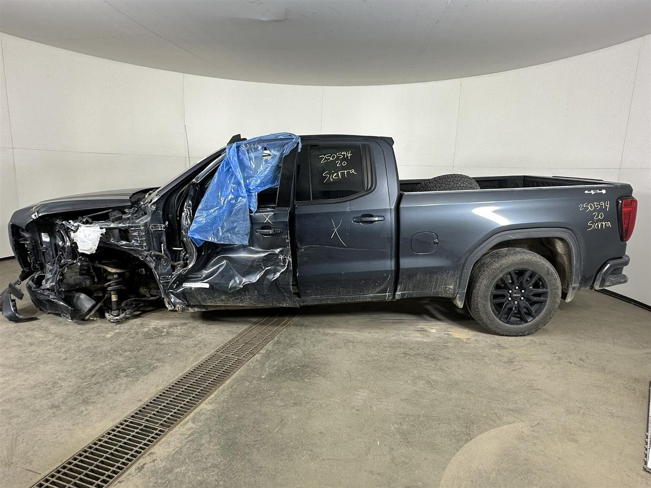 Vehicle/101669_02.jpg