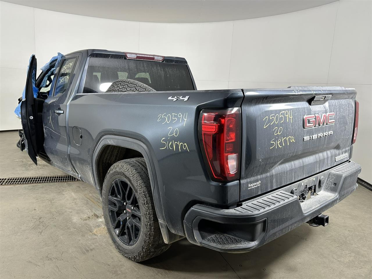Vehicle/101669_03.jpg
