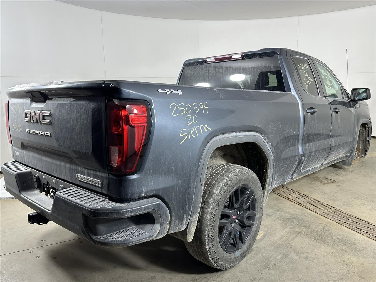 Vehicle/101669_04.jpg