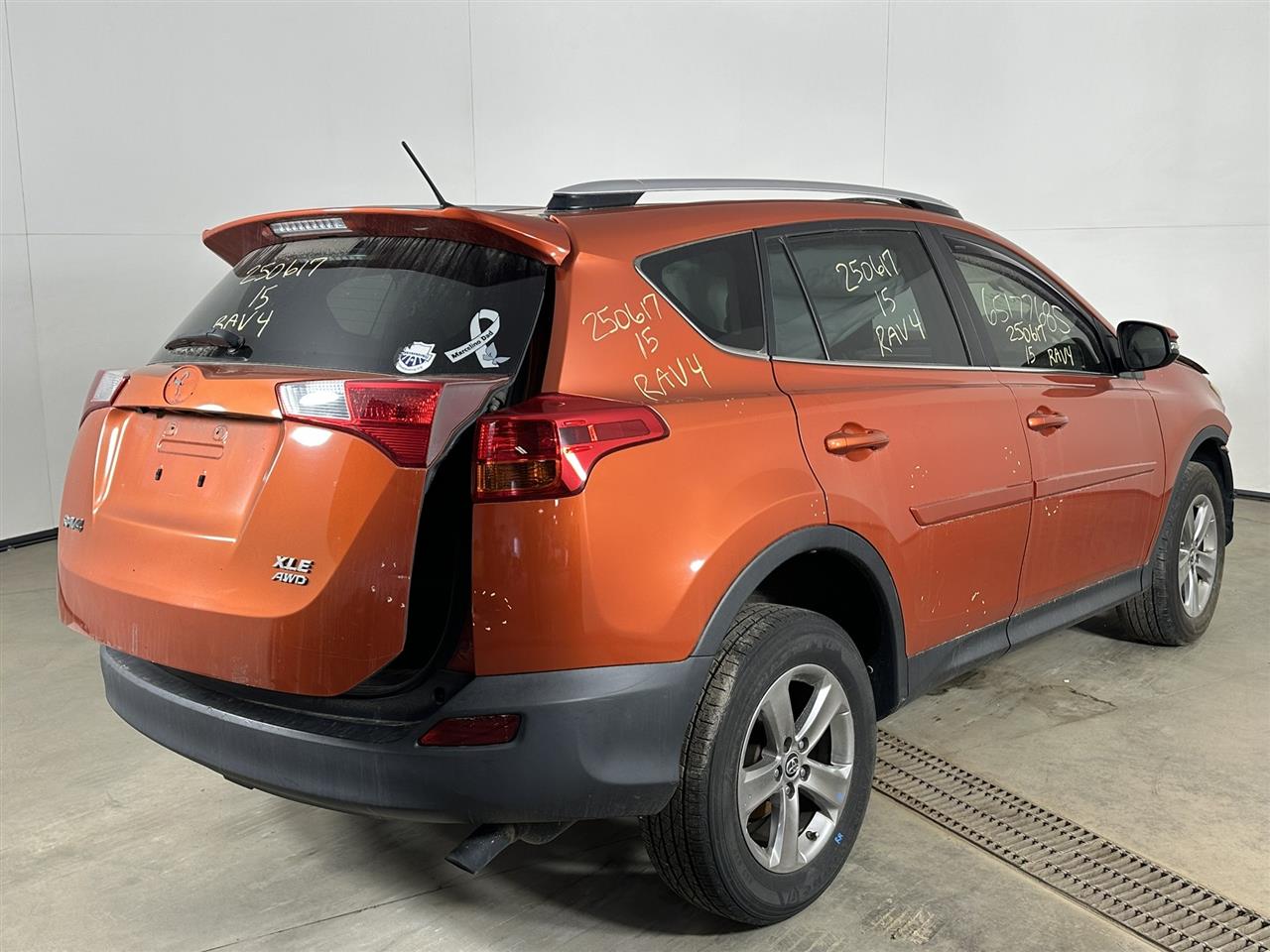 Vehicle/101847_04.jpg