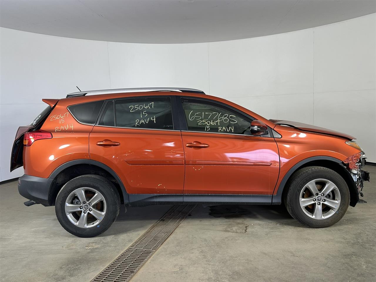 Vehicle/101847_05.jpg