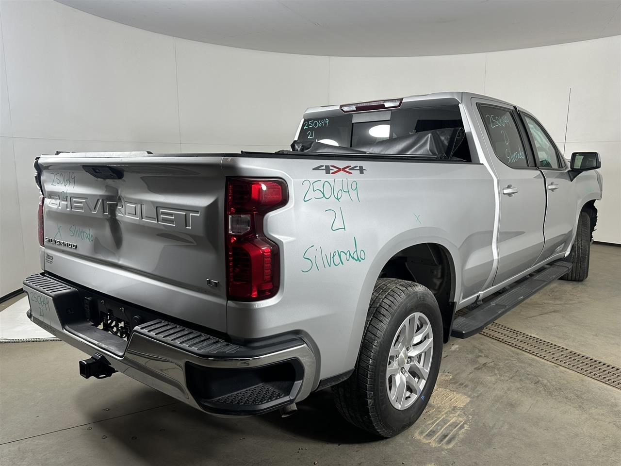 Vehicle/102329_04.jpg