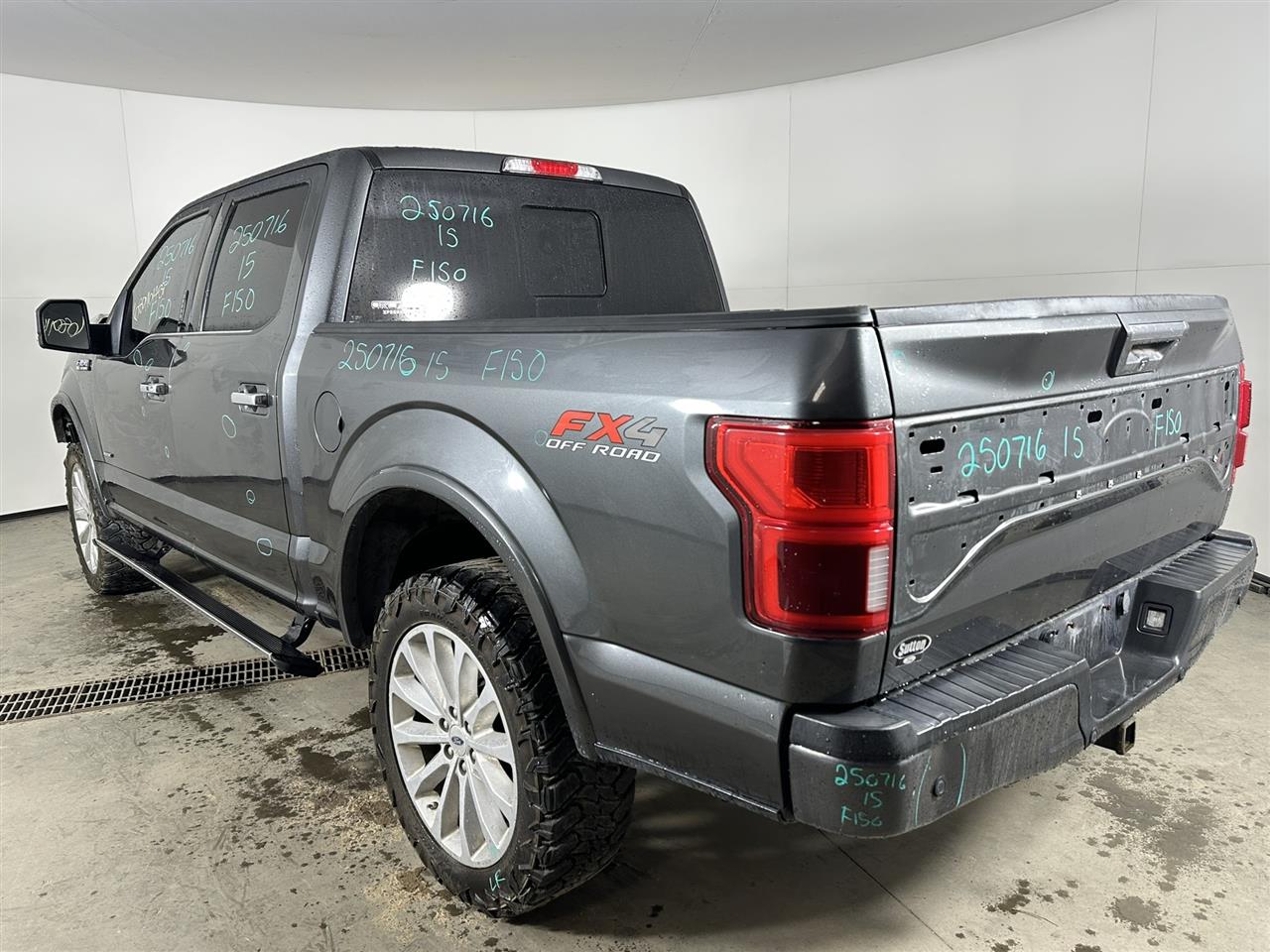 Vehicle/103125_03.jpg