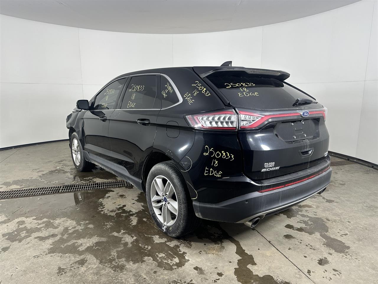 Vehicle/104413_03.jpg