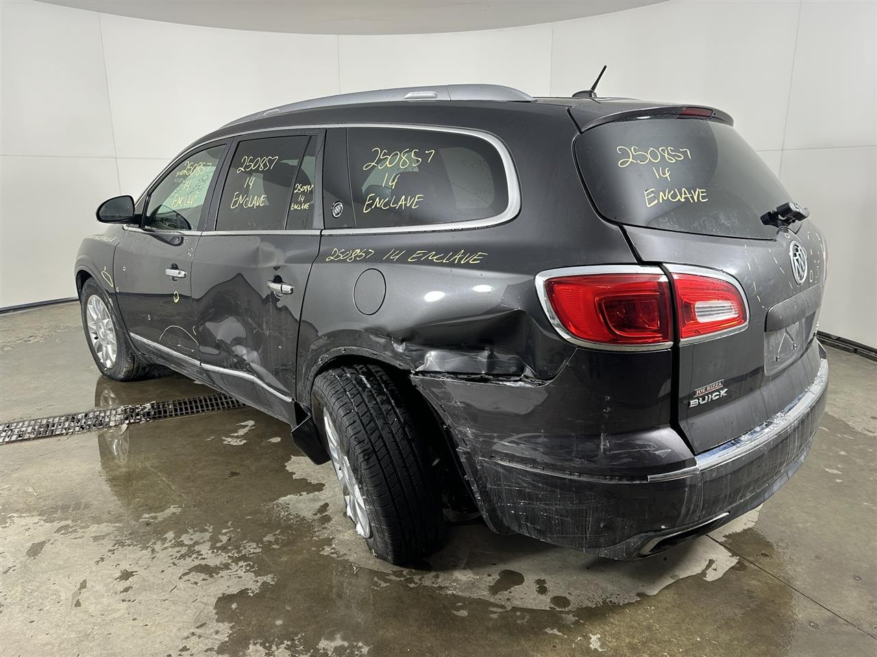 Vehicle/104715_03.jpg