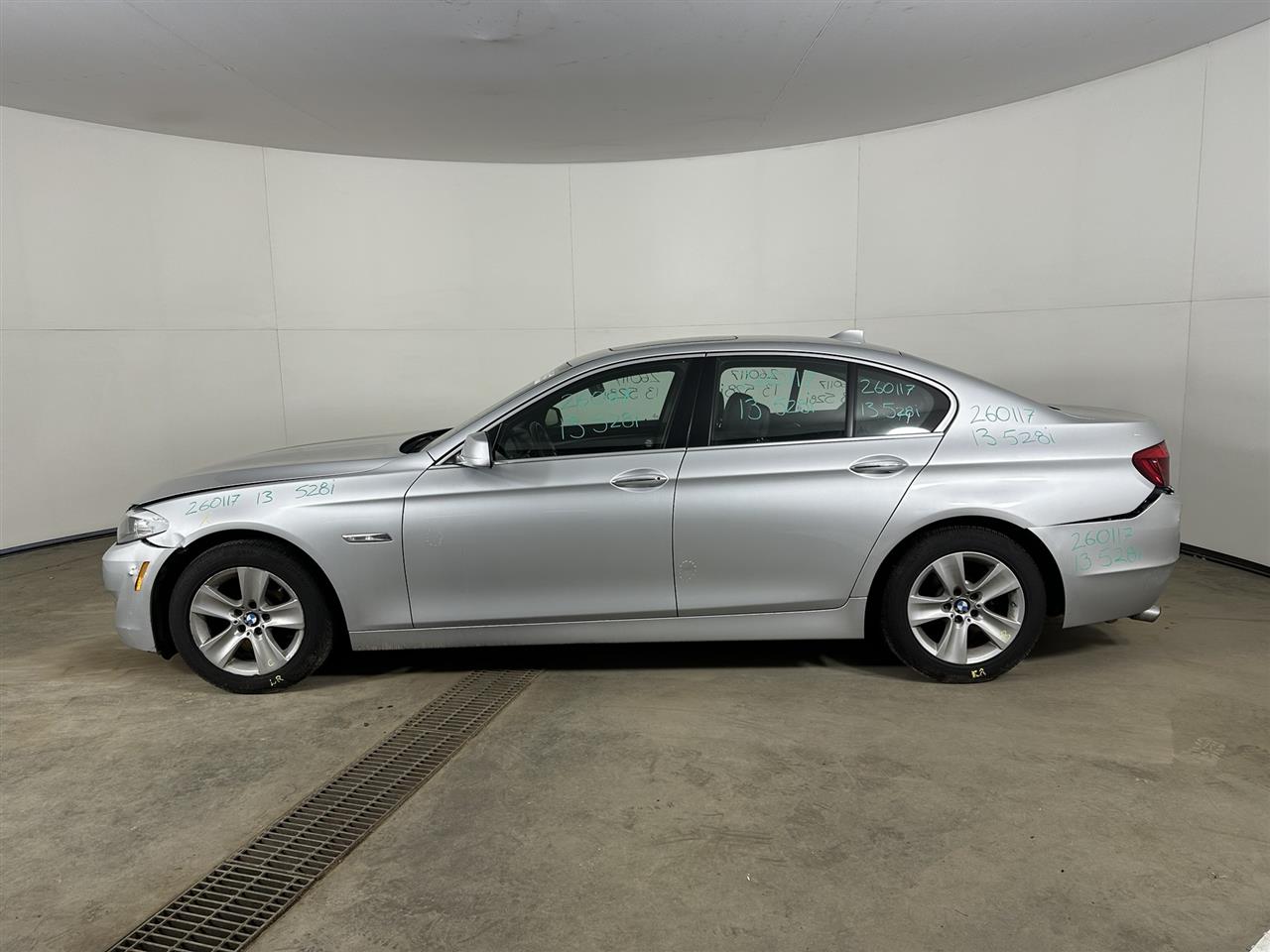 Vehicle/107843_02.jpg