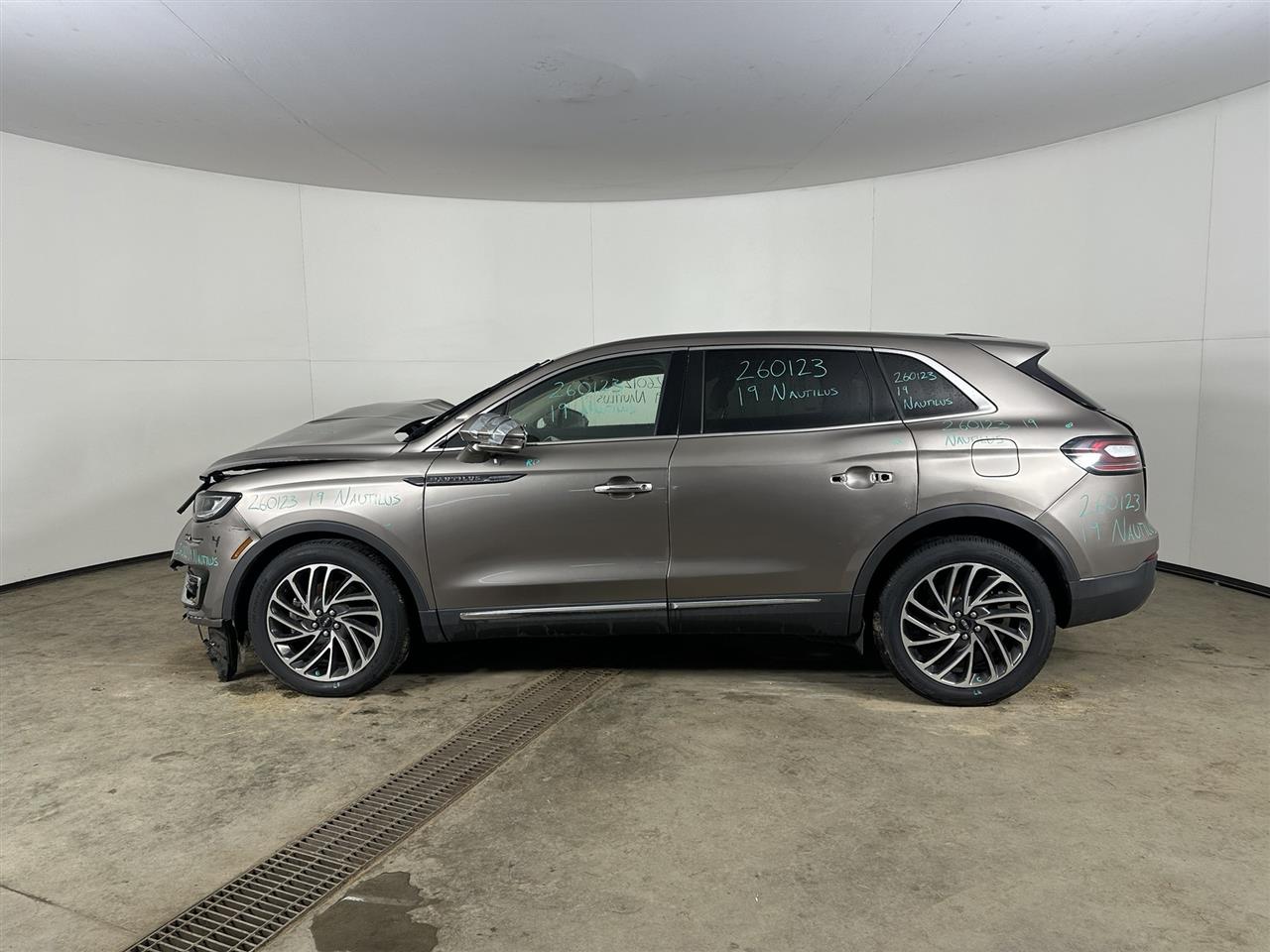 Vehicle/107936_02.jpg