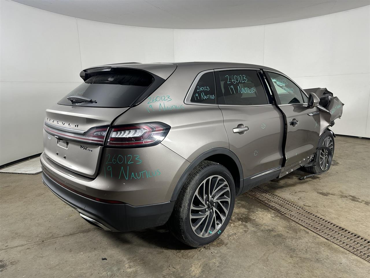 Vehicle/107936_04.jpg