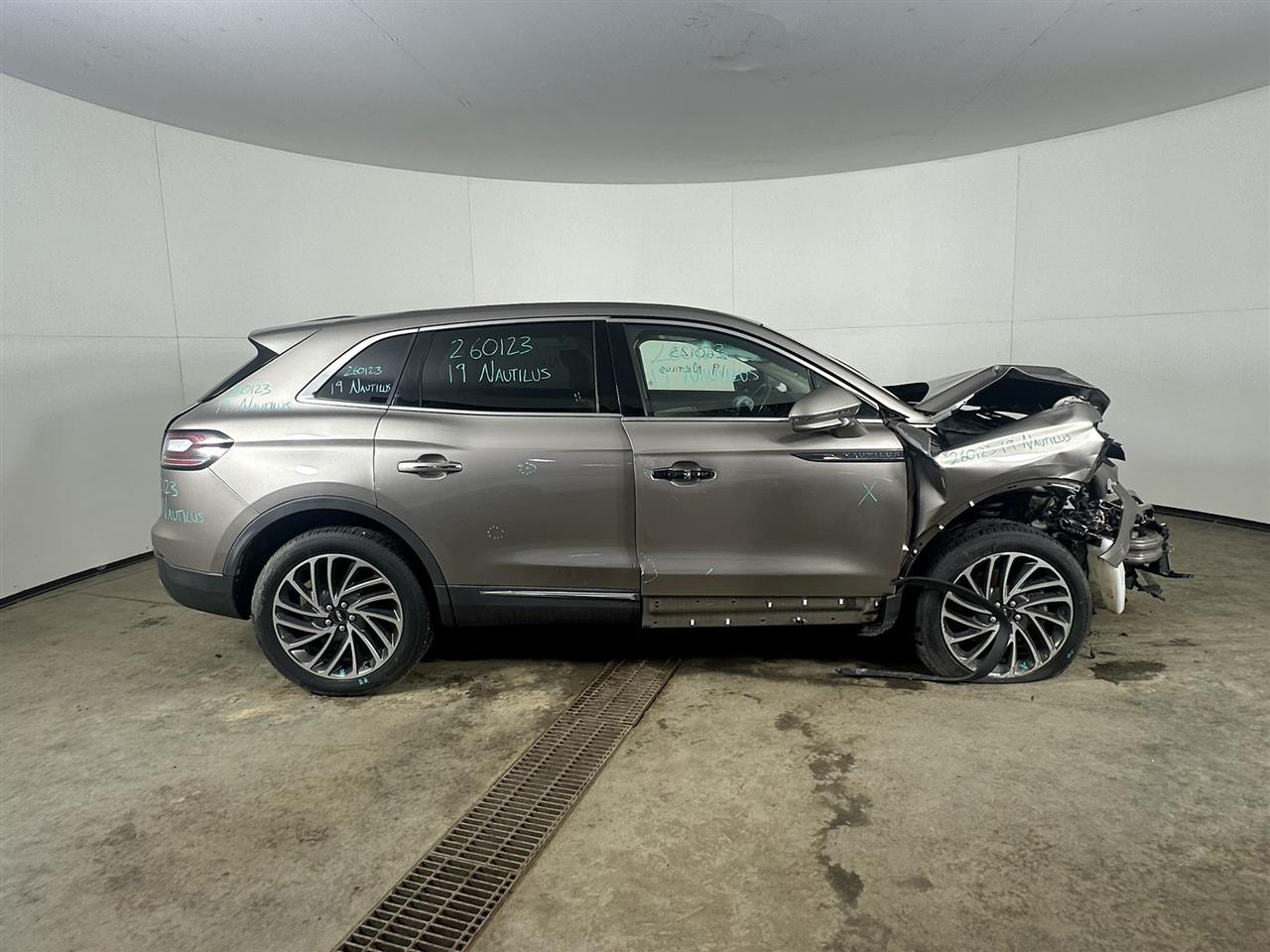 Vehicle/107936_05.jpg