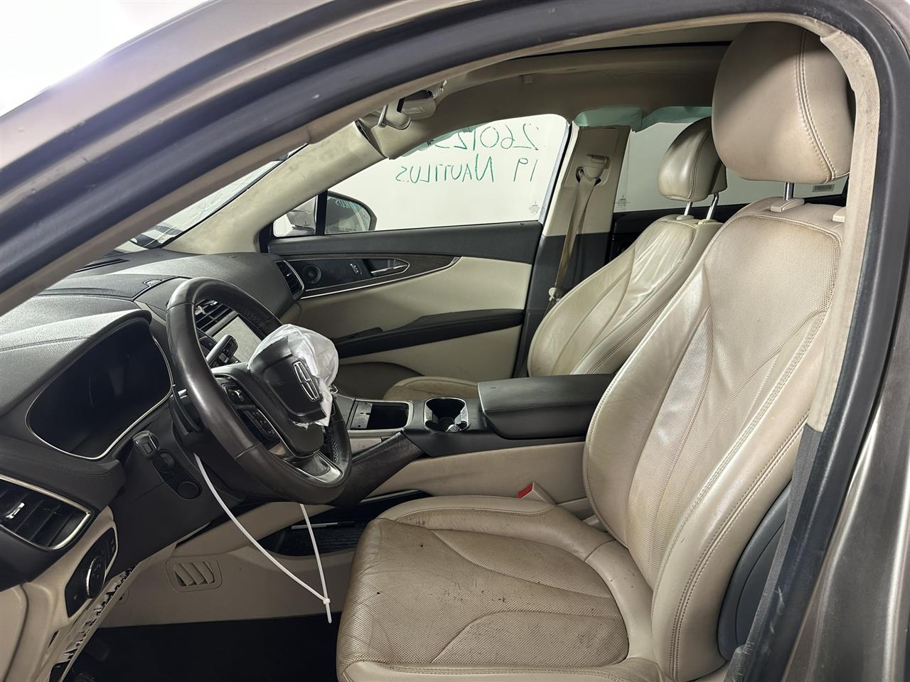 Vehicle/107936_07.jpg