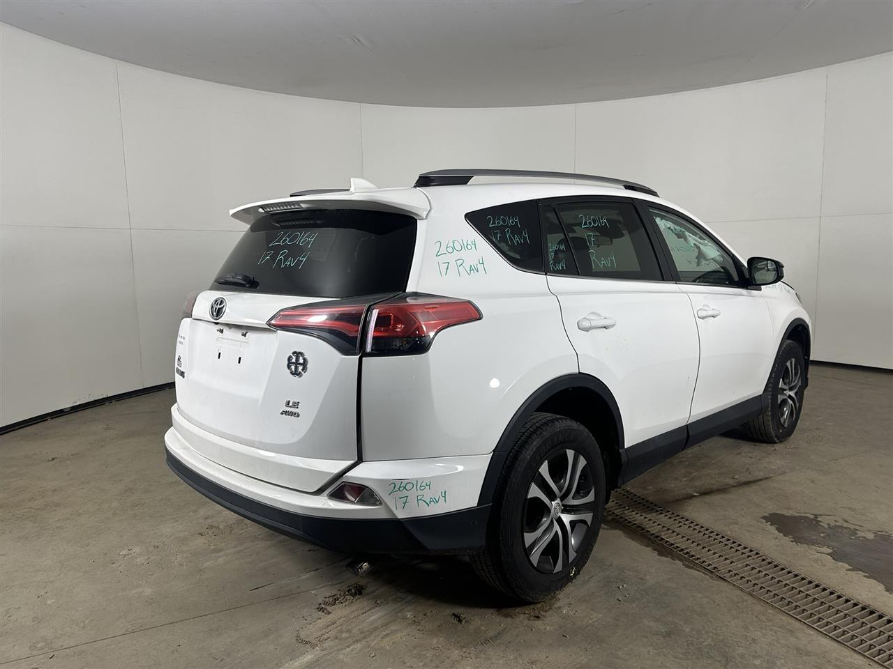 Vehicle/108486_04.jpg