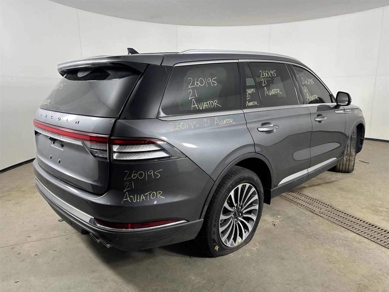 Vehicle/108854_04.jpg