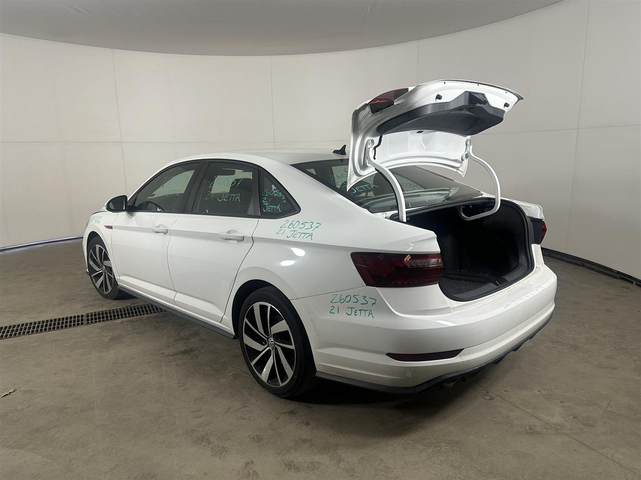 Vehicle/113482_03.jpg