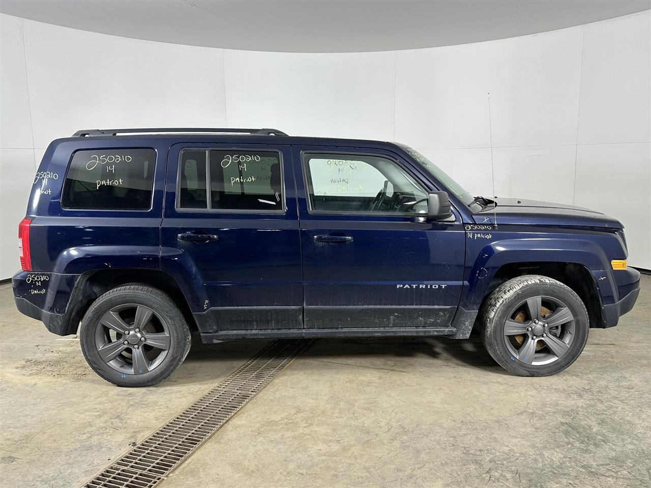 Vehicle/96702_05.jpg