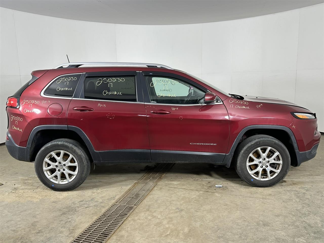 Vehicle/96830_05.jpg