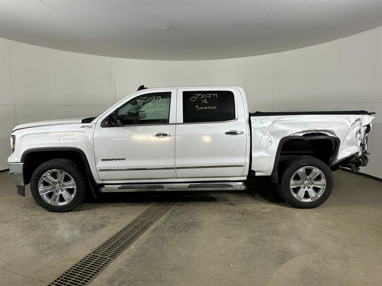 Vehicle/97467_02.jpg