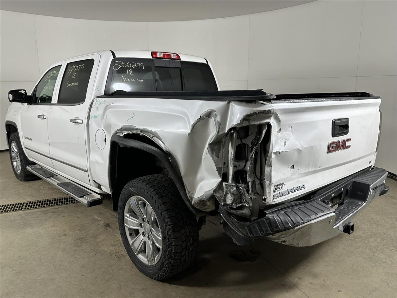 Vehicle/97467_03.jpg