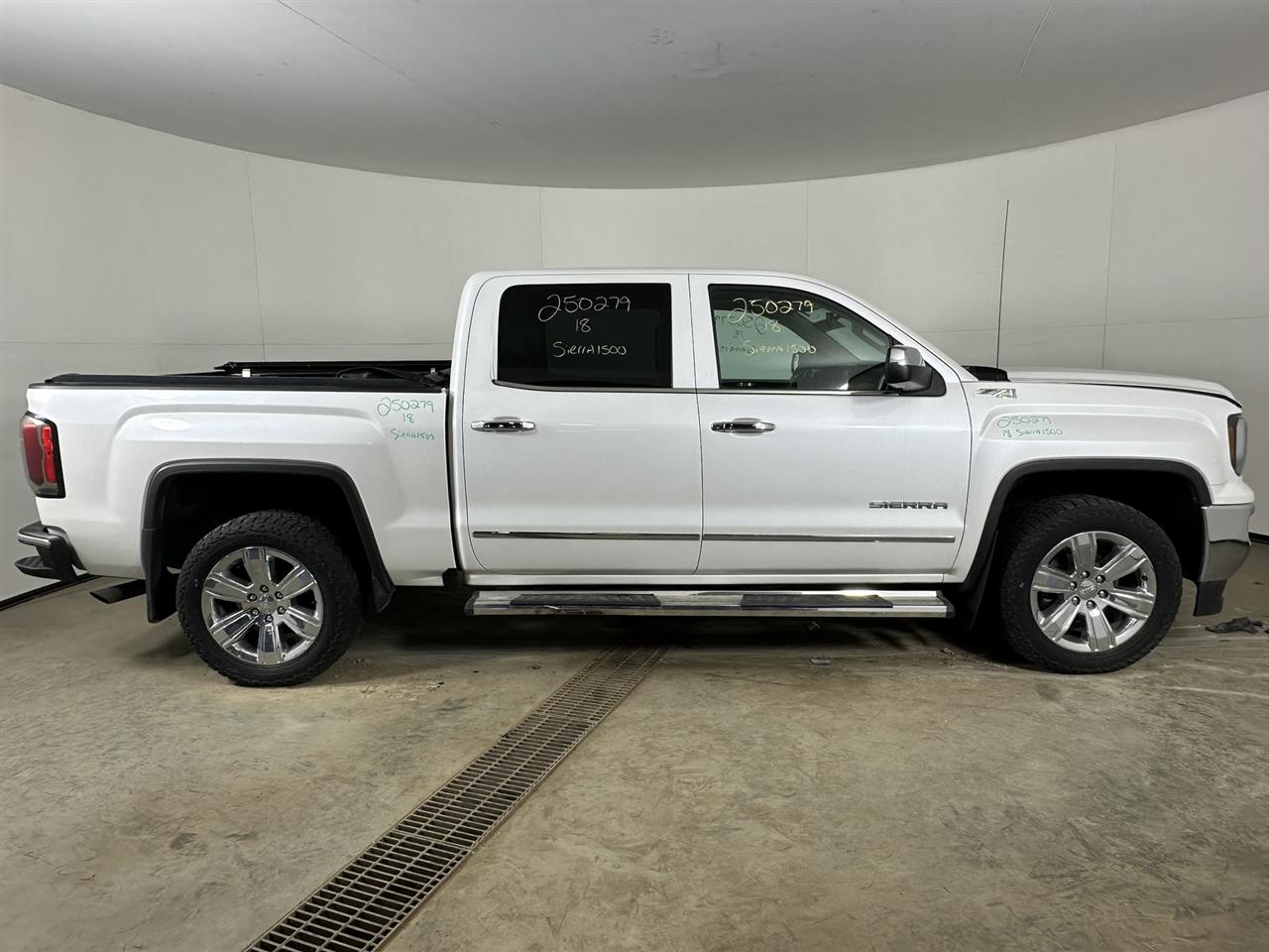 Vehicle/97467_05.jpg