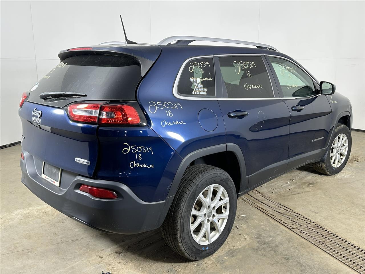 Vehicle/97930_04.jpg