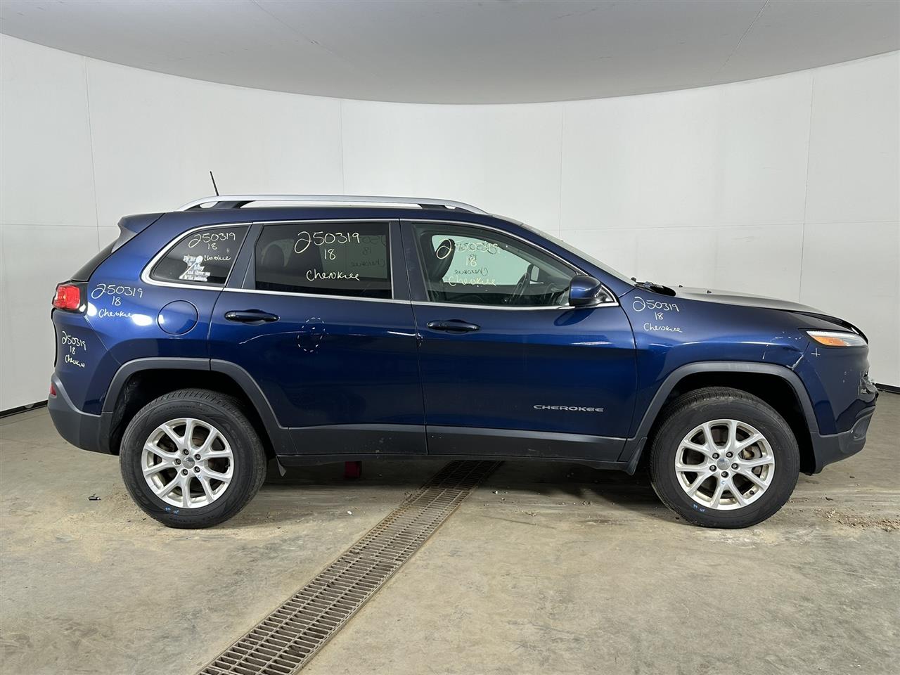 Vehicle/97930_05.jpg
