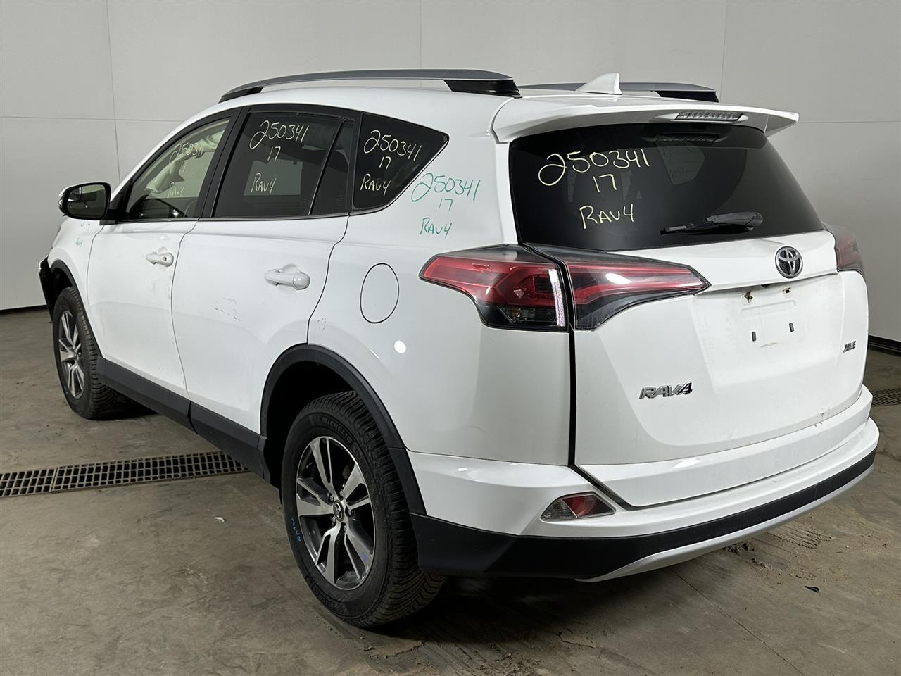 Vehicle/98448_03.jpg