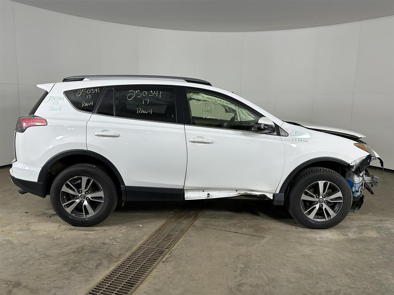Vehicle/98448_05.jpg