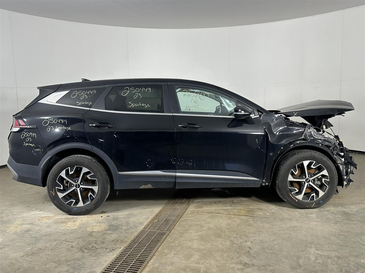 Vehicle/99700_05.jpg